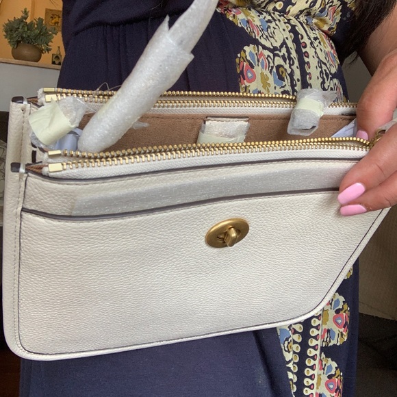 Authentic COACH 1941 Pebbled metallic gold leather 2 zip/Snap/Turnlock Crossbody - Picture 7 of 16